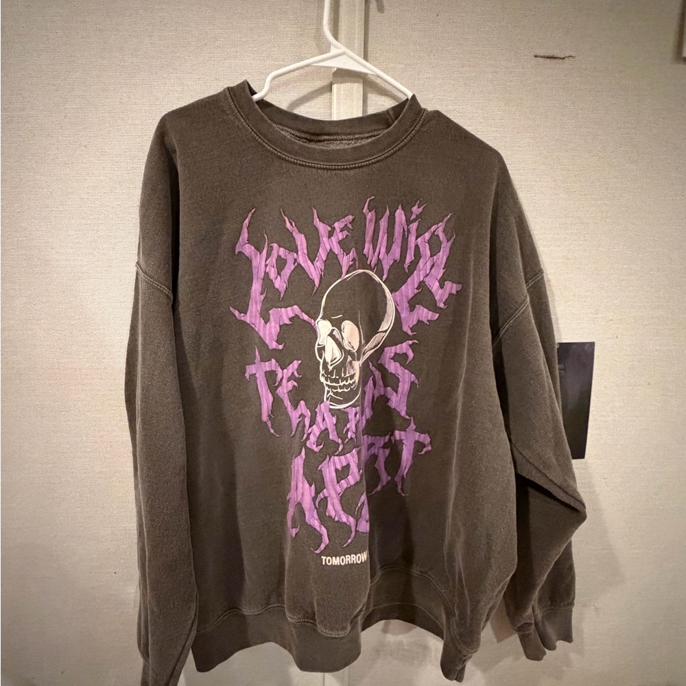 Men's Gray and Purple Graphic Sweater